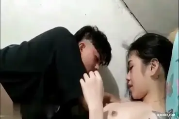 Bokep Indo pasangan abg ngewe di kosan cewenya hyper banget
