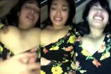 Cewek Menjerit Sakit Dientot Dalam Mobil